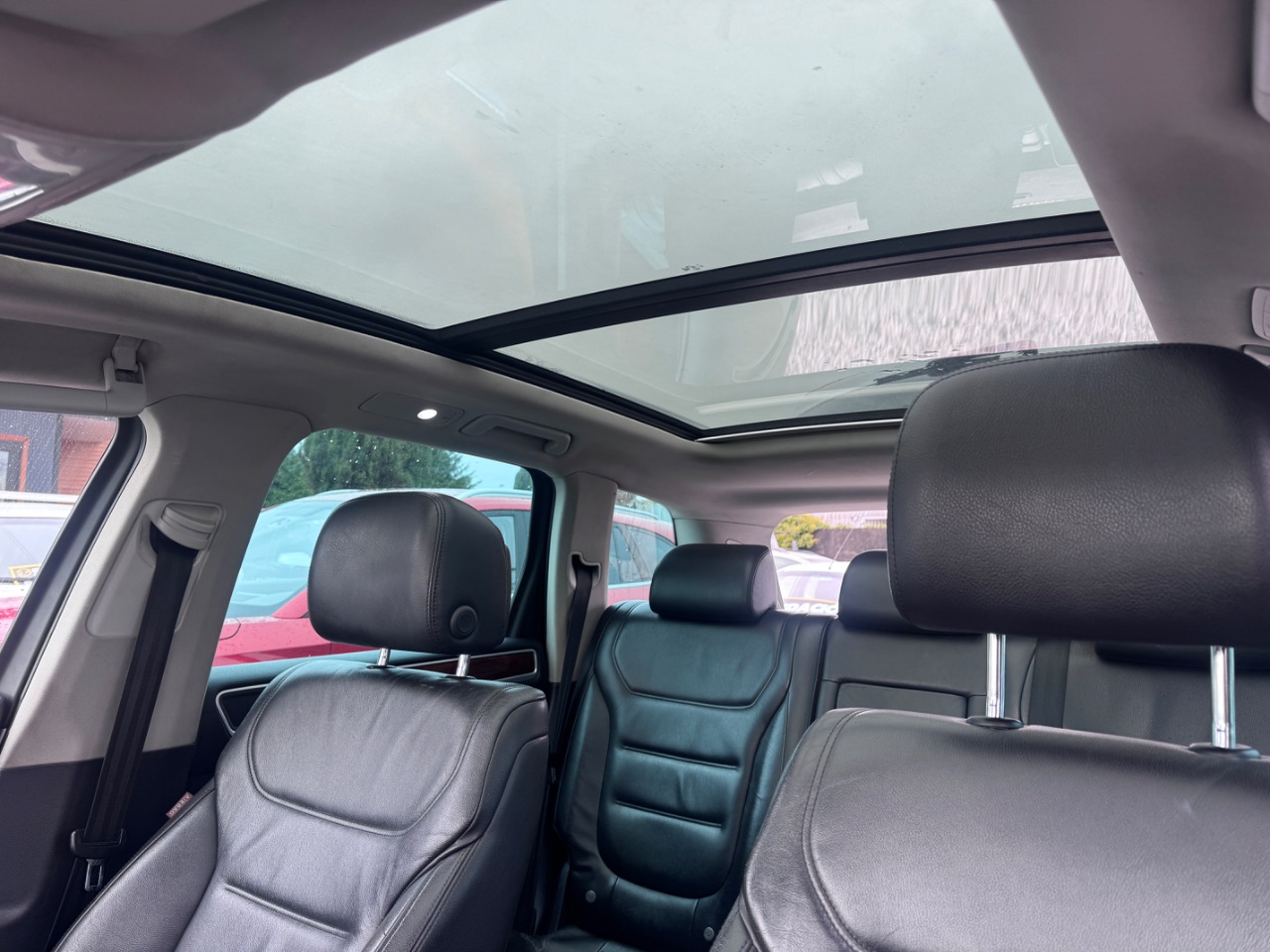 Volkswagen Touareg — foto 9 de 14
