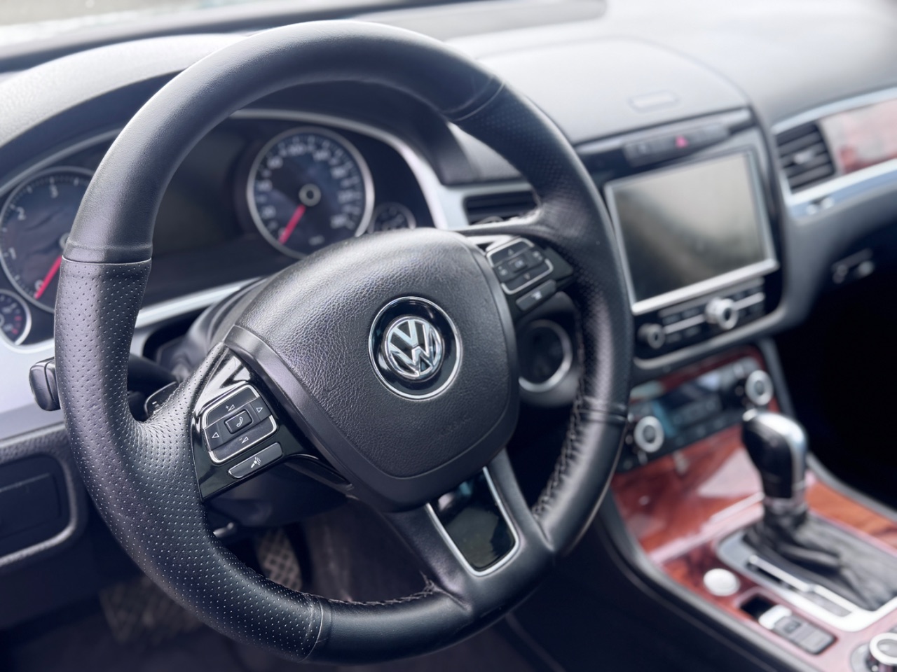 Volkswagen Touareg — foto 10 de 14