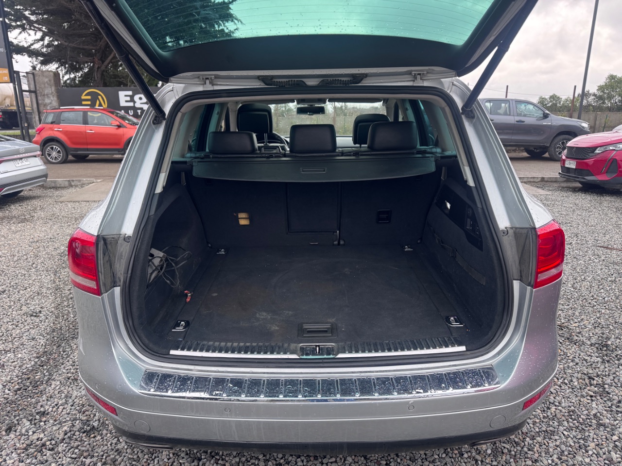 Volkswagen Touareg — foto 14 de 14