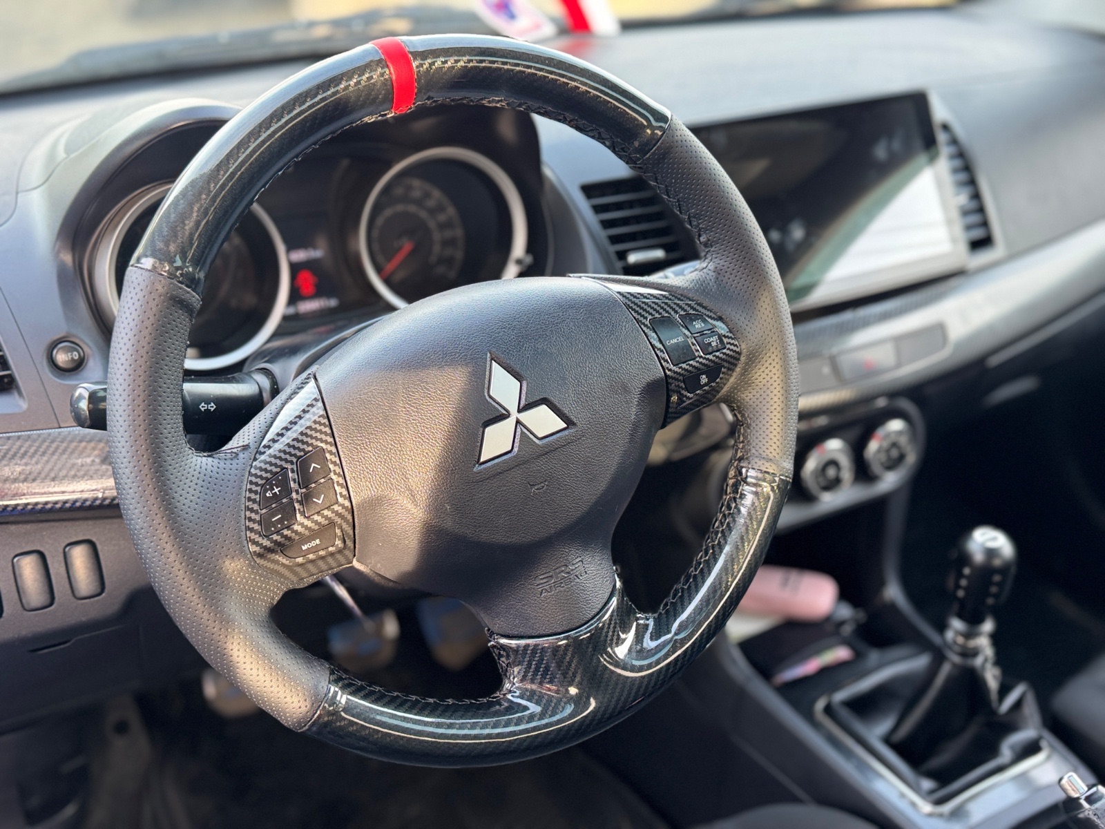 Mitsubishi Lancer — foto 10 de 13