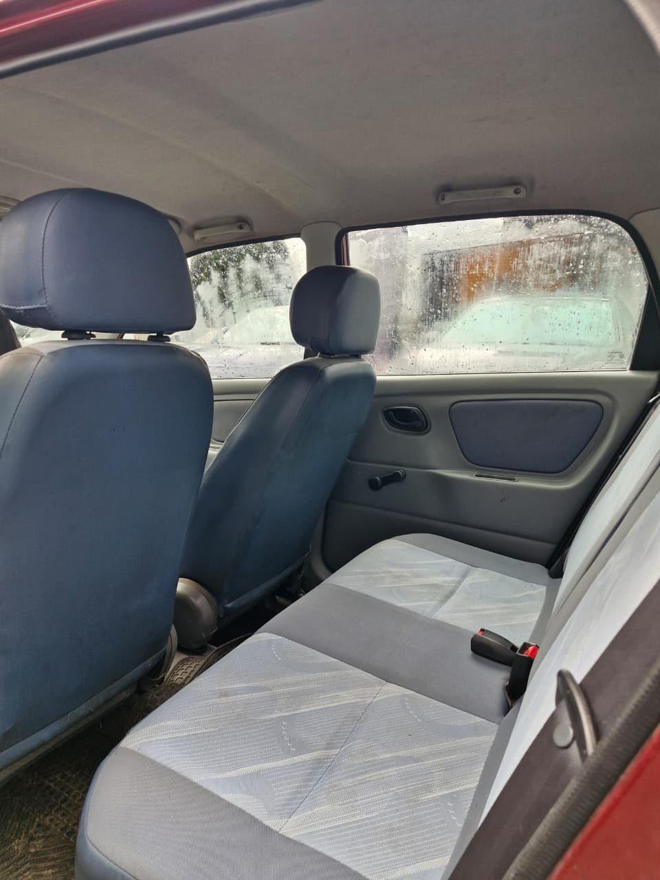 Suzuki Alto — foto 8 de 12