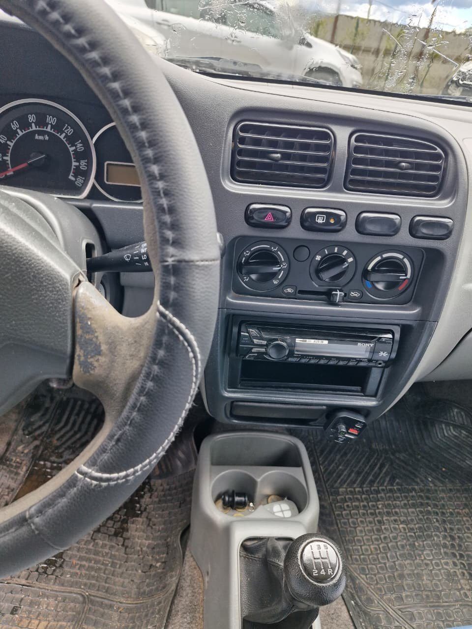 Suzuki Alto — foto 10 de 12