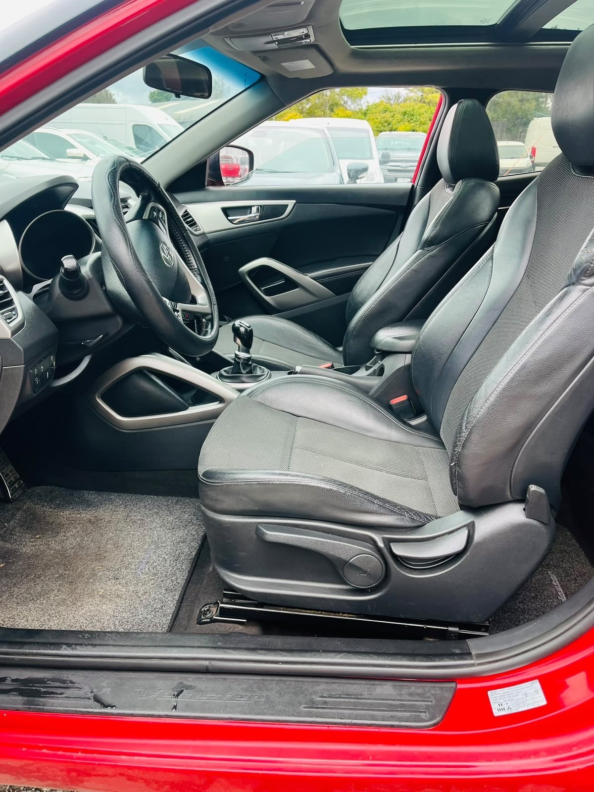 Hyundai Veloster — foto 8 de 15
