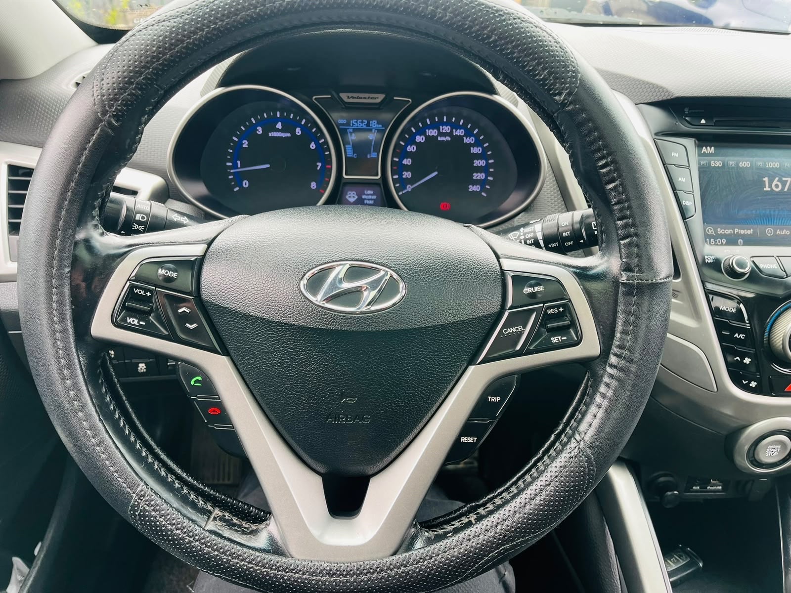 Hyundai Veloster — foto 13 de 15