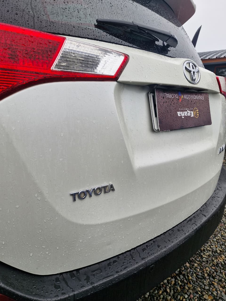 Toyota RAV4 — foto 12 de 15