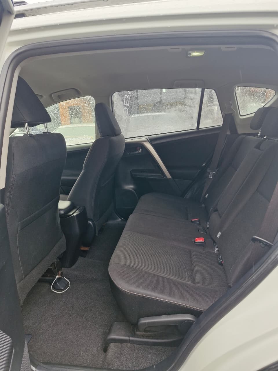 Toyota RAV4 — foto 14 de 15
