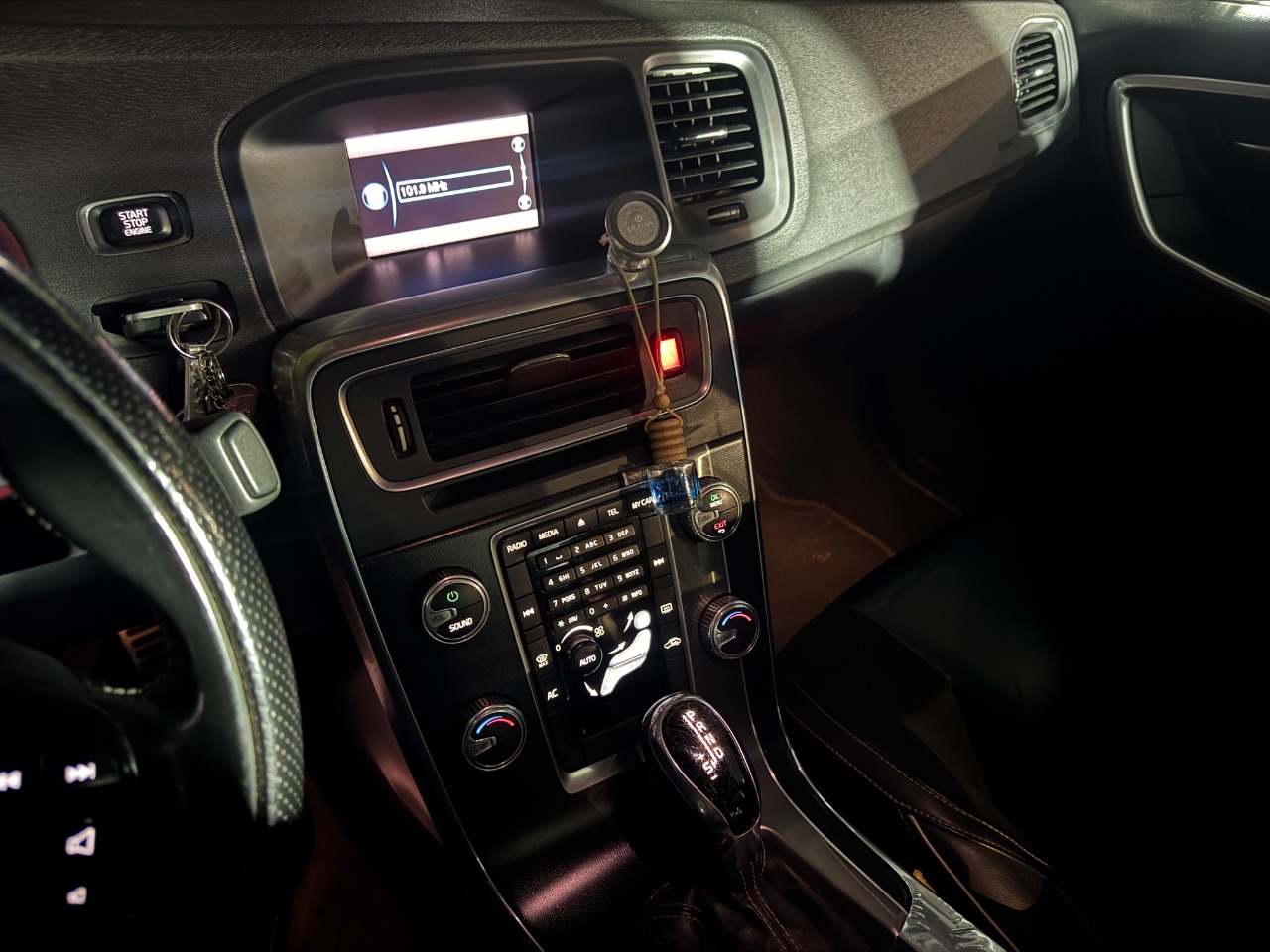 Volvo S60 T4 R Desing — foto 7 de 9
