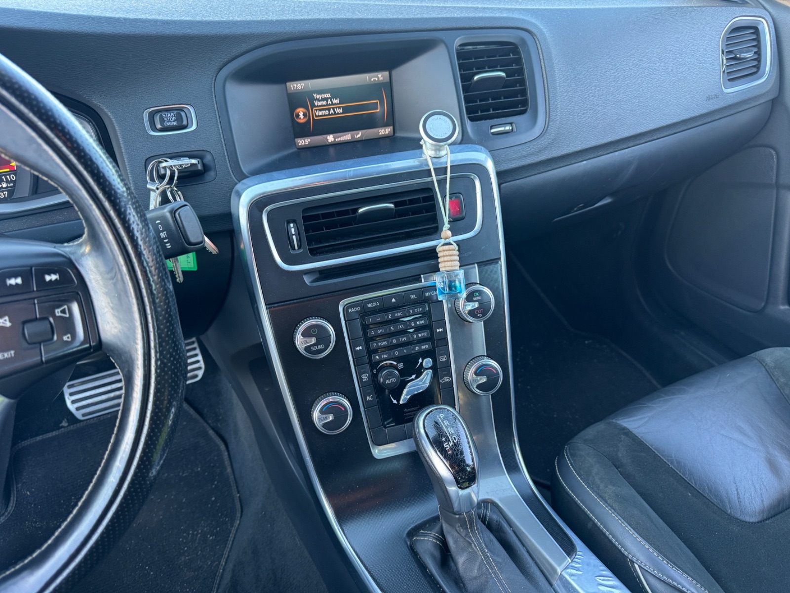 Volvo S60 — foto 9 de 11