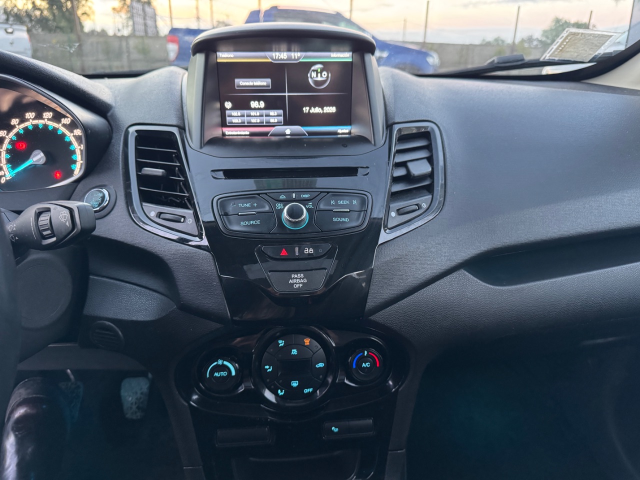 Ford Fiesta Titanium — foto 9 de 13