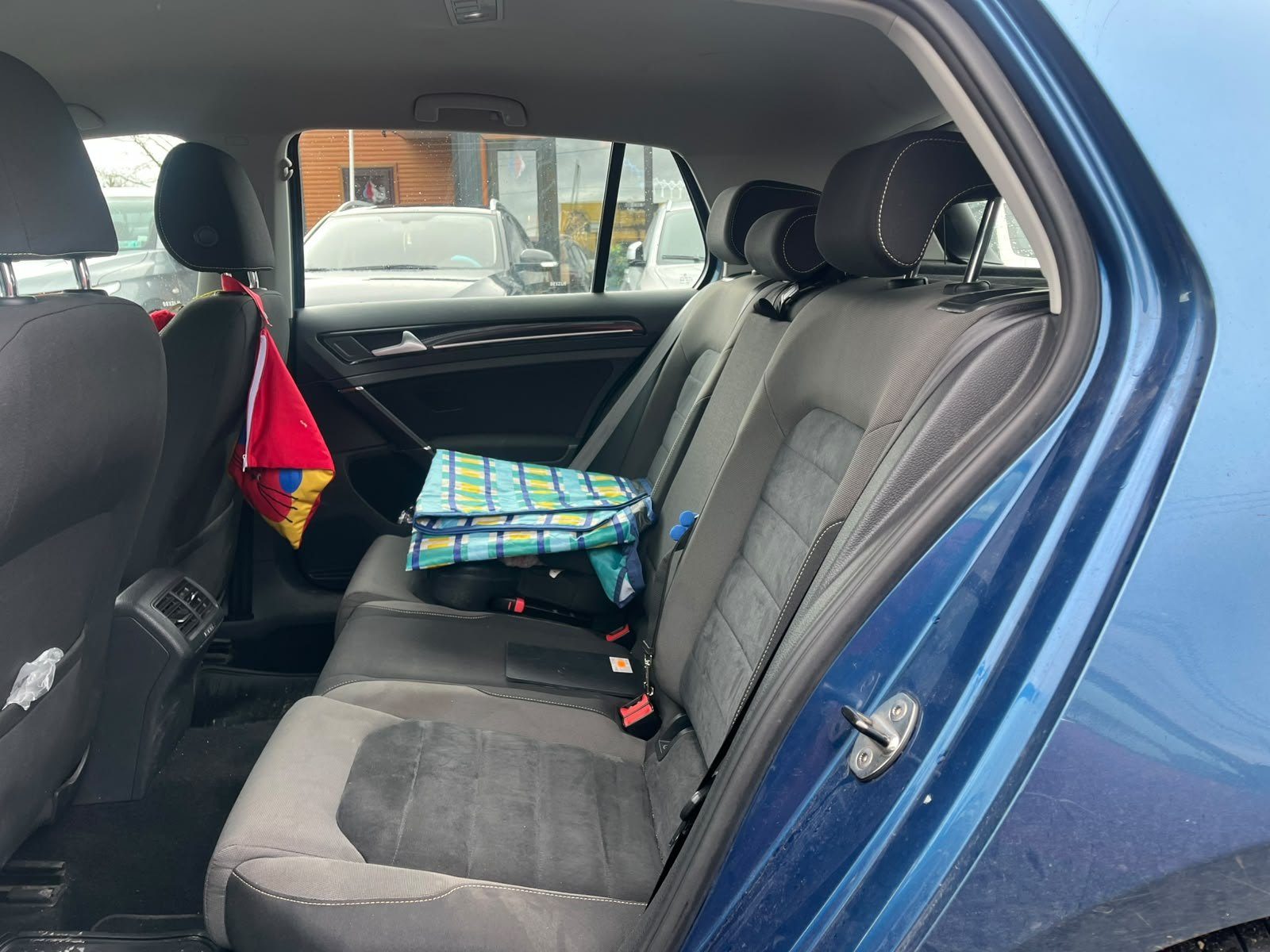 Volkswagen Golf — foto 8 de 12