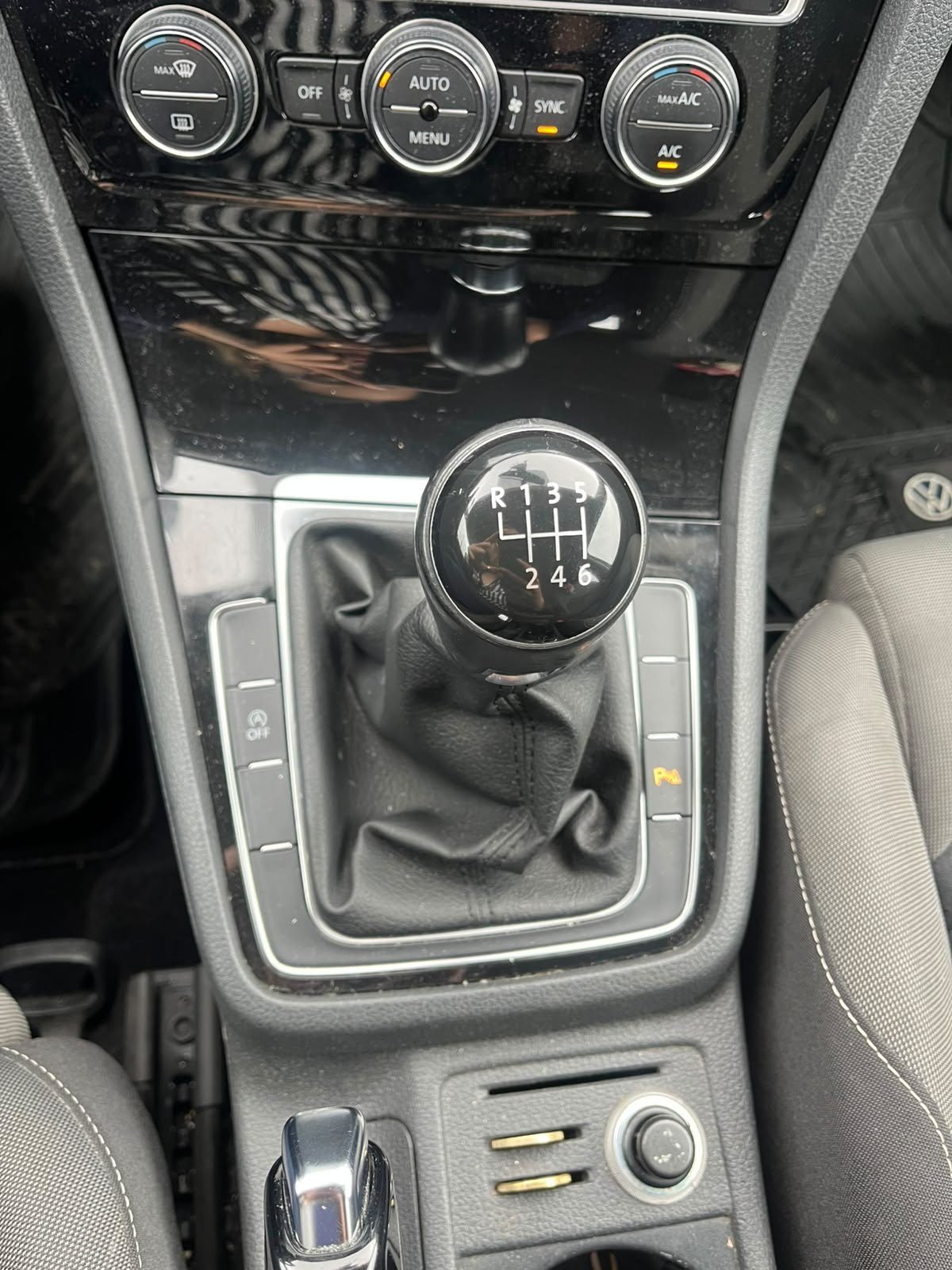 Volkswagen Golf — foto 9 de 12