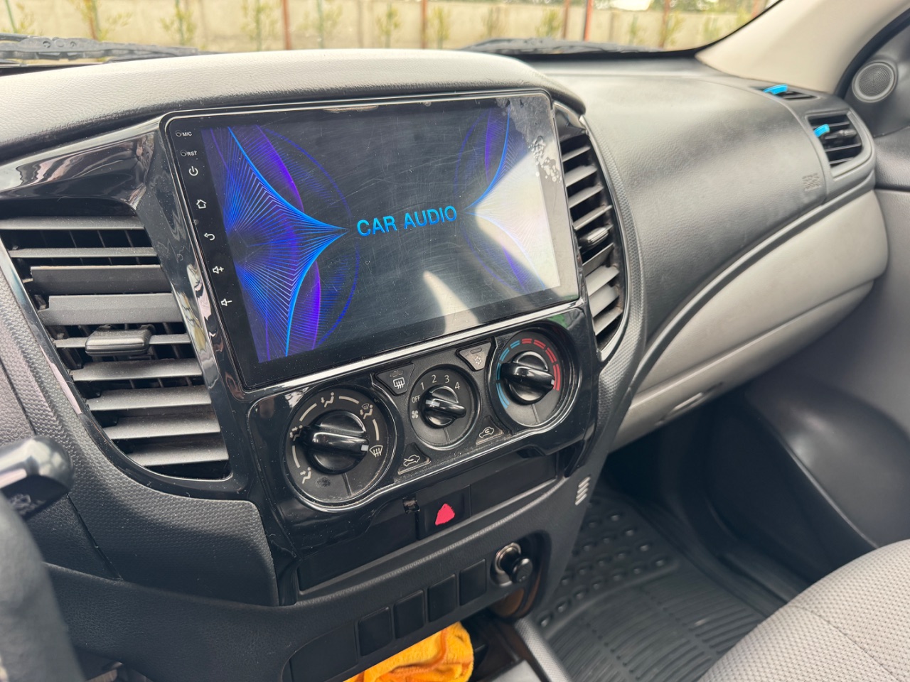 Mitsubishi New L200 — foto 9 de 12