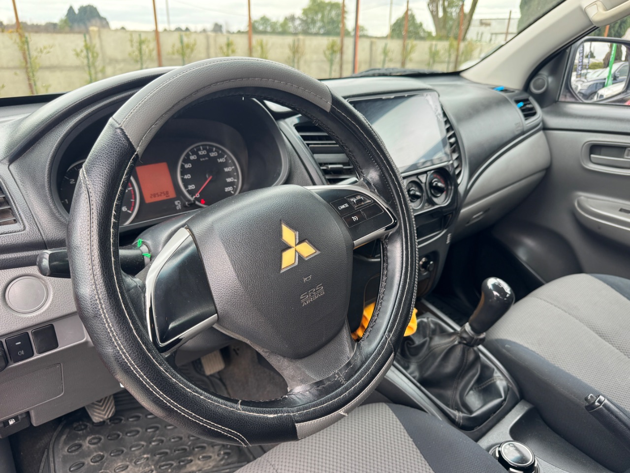 Mitsubishi New L200 — foto 11 de 12