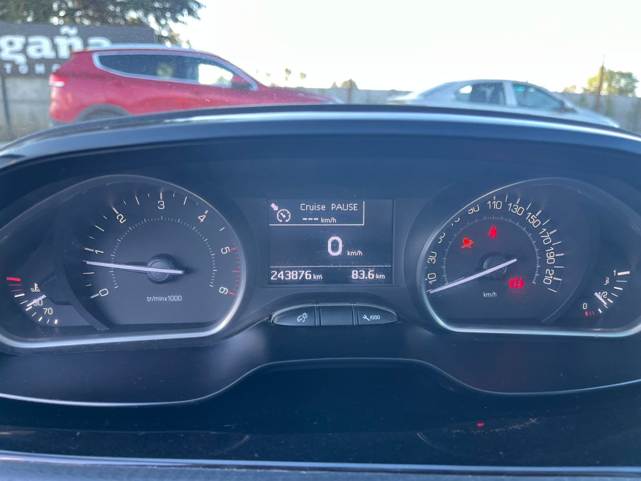 Peugeot 208 — foto 4 de 13