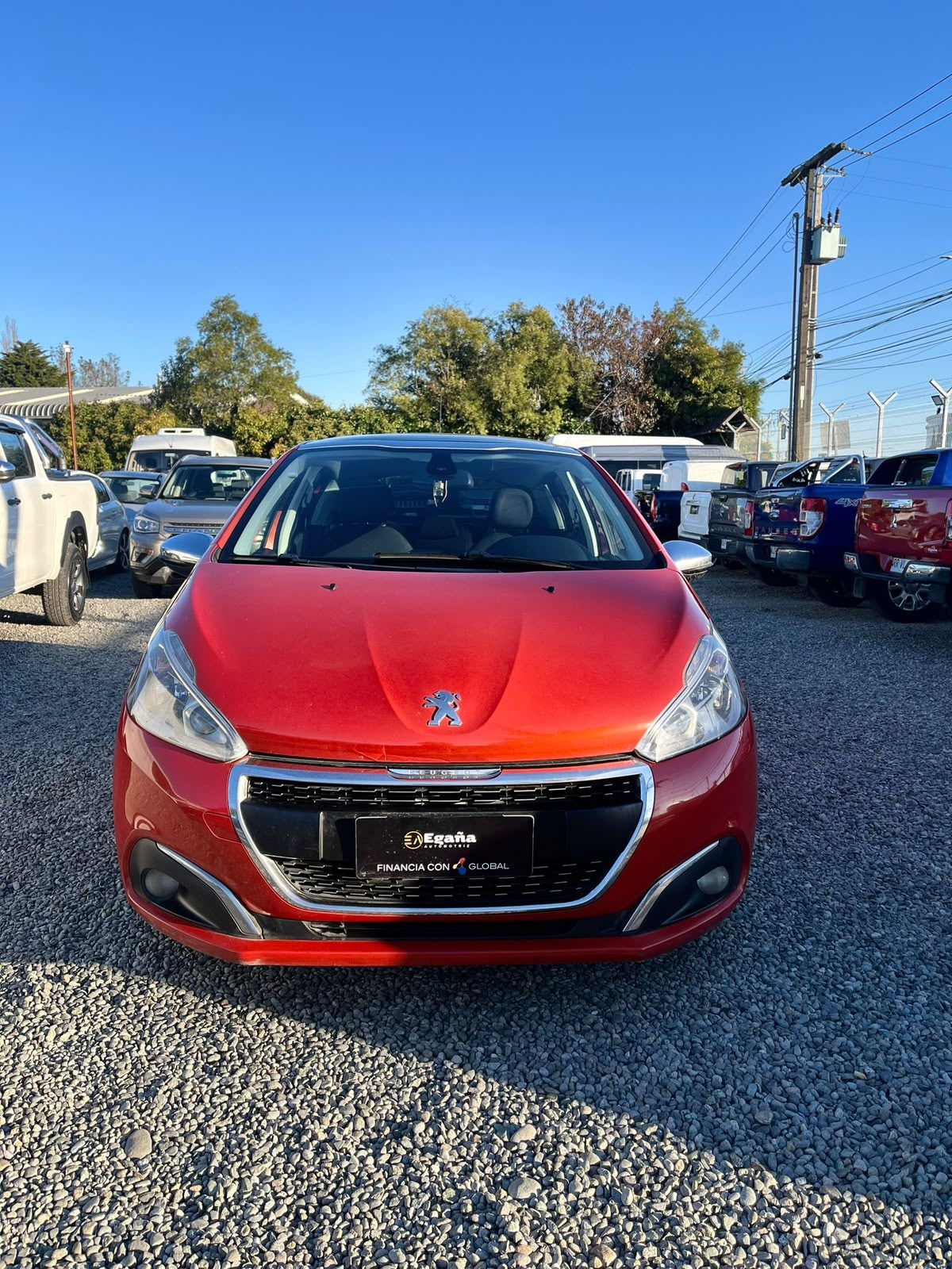 Peugeot 208 — foto 9 de 13