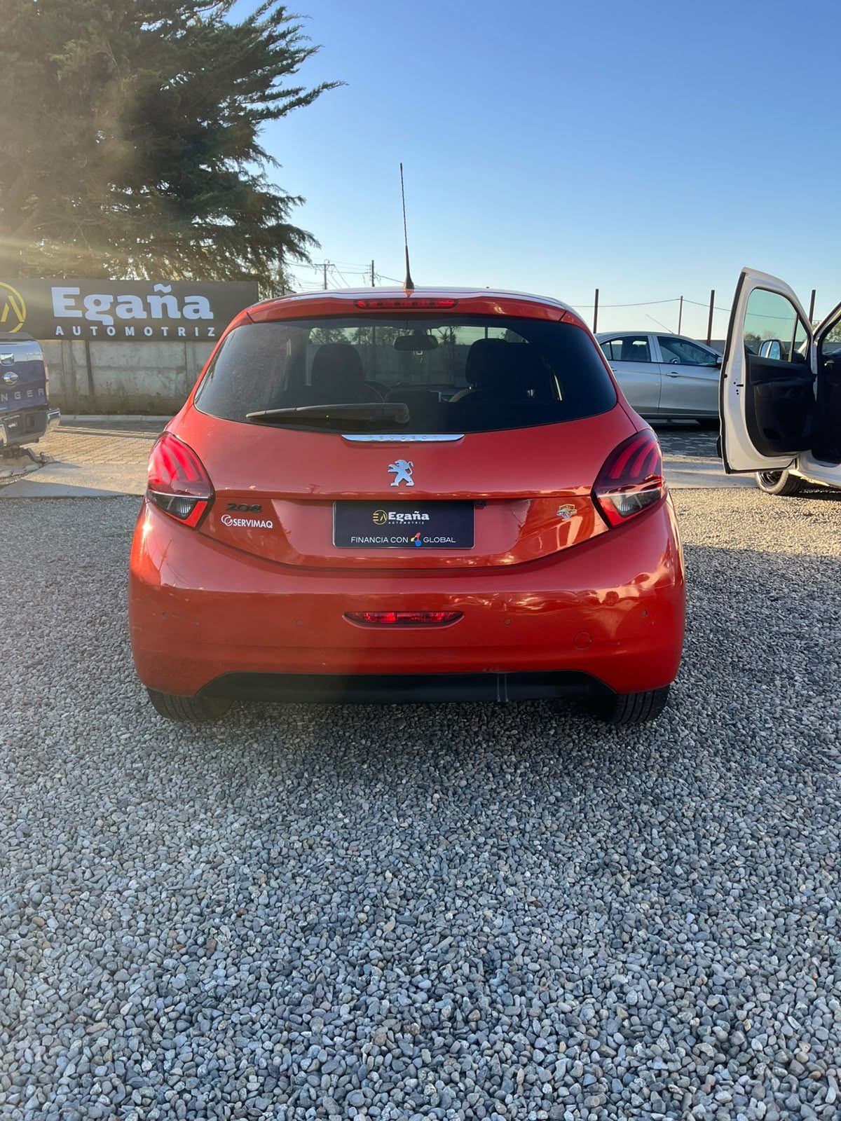 Peugeot 208 — foto 11 de 13
