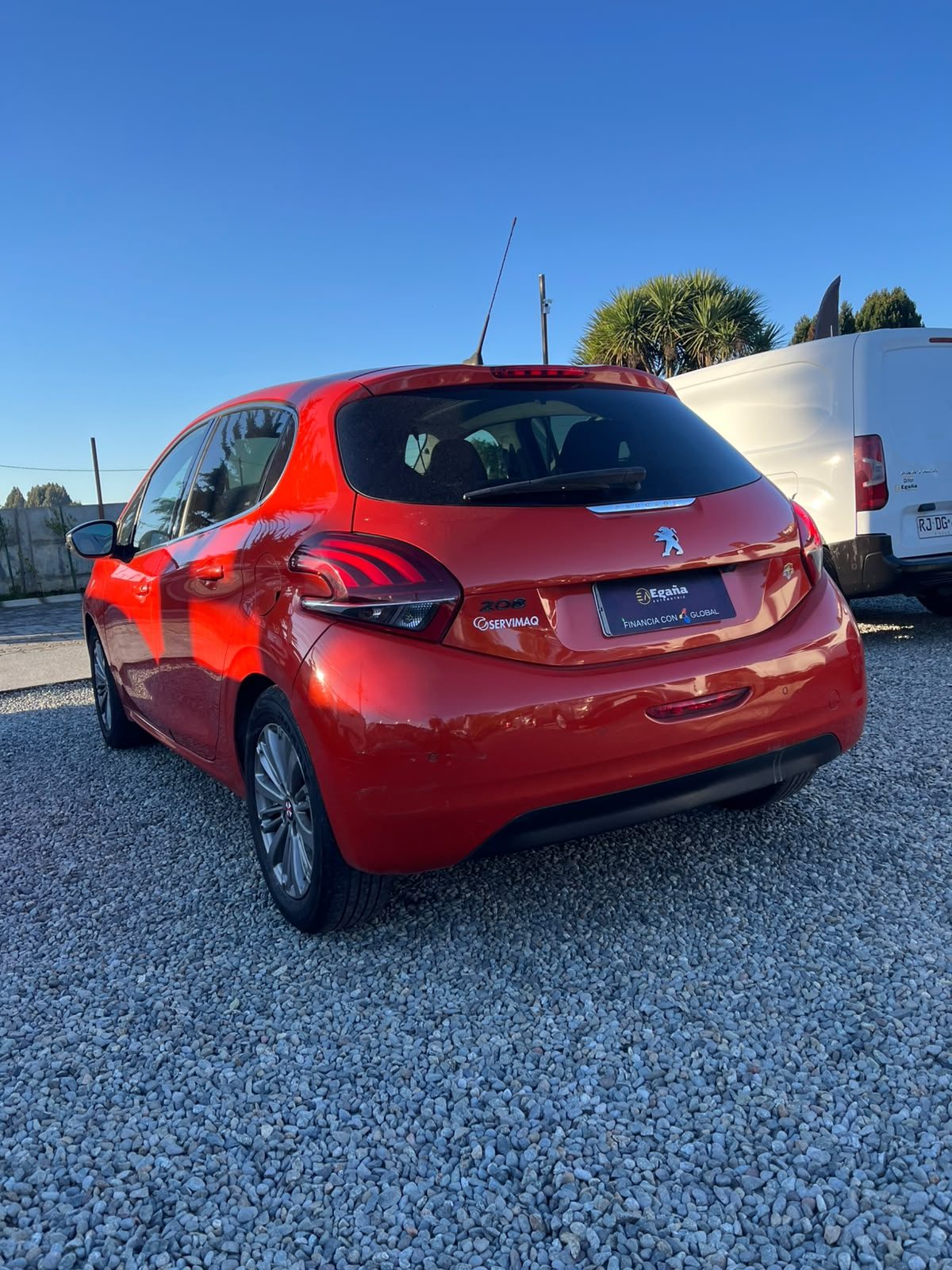 Peugeot 208 — foto 13 de 13