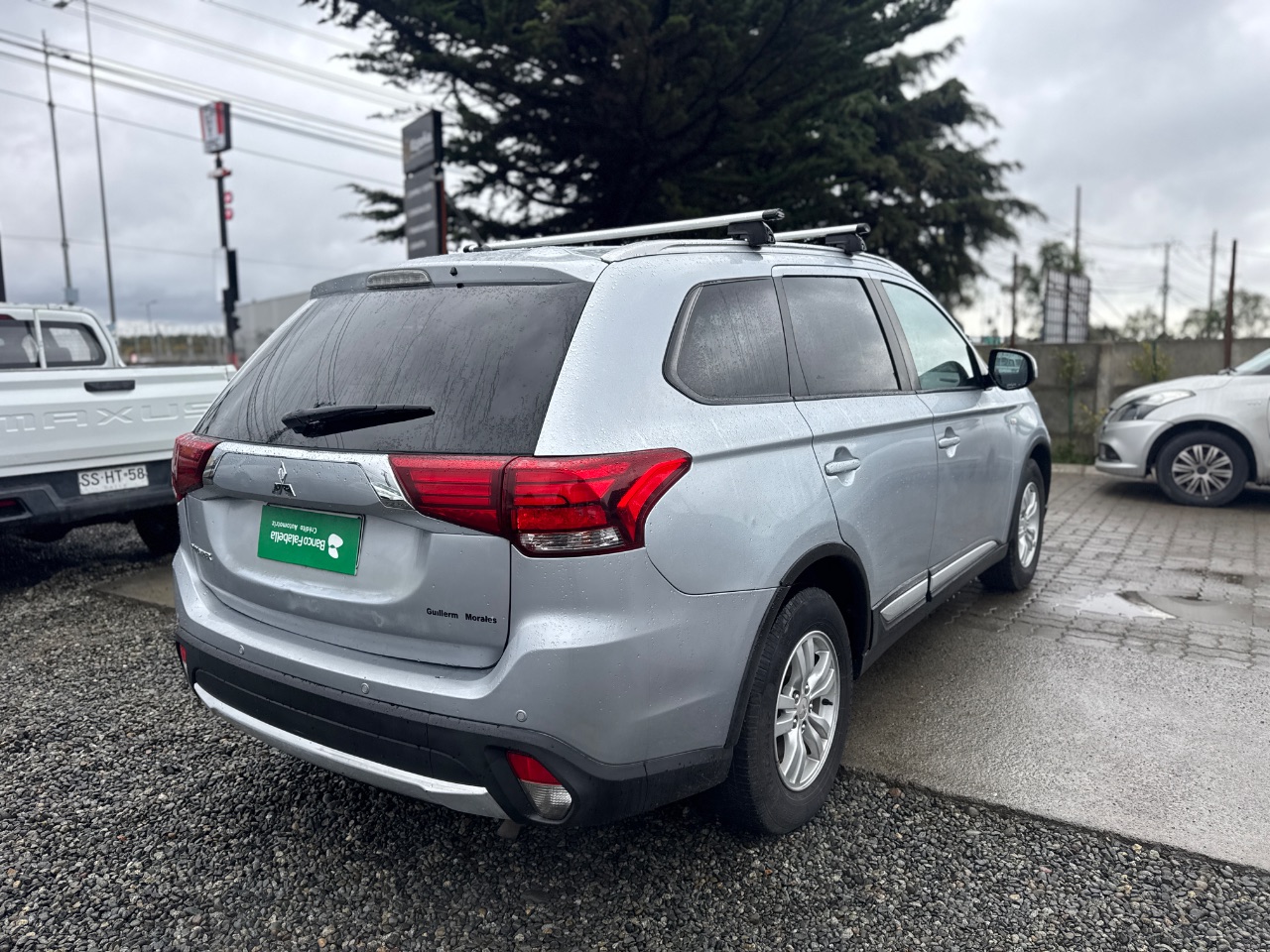 Mitsubishi Outlander — foto 4 de 12