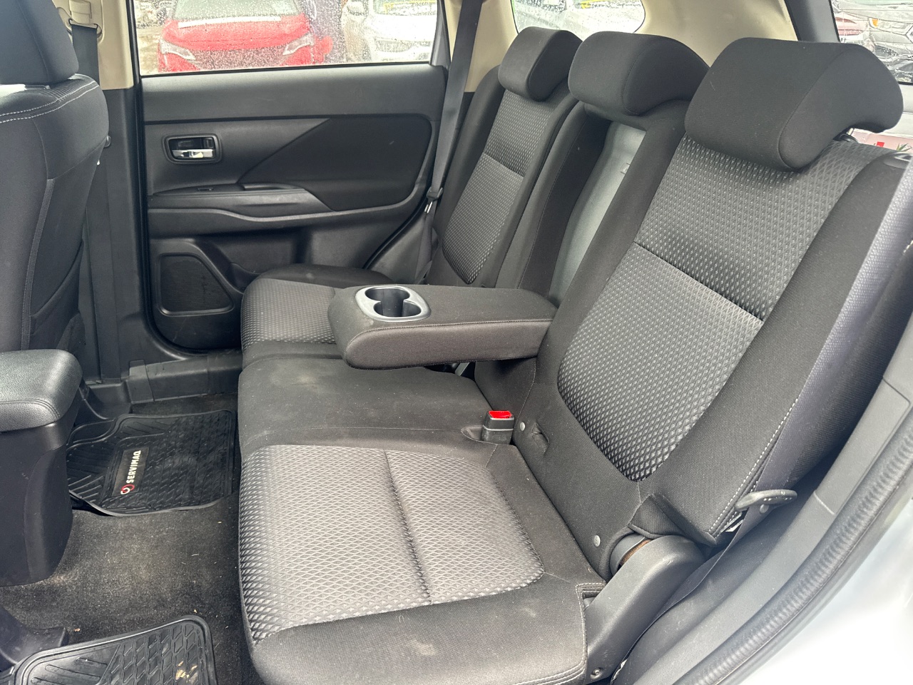 Mitsubishi Outlander — foto 8 de 12