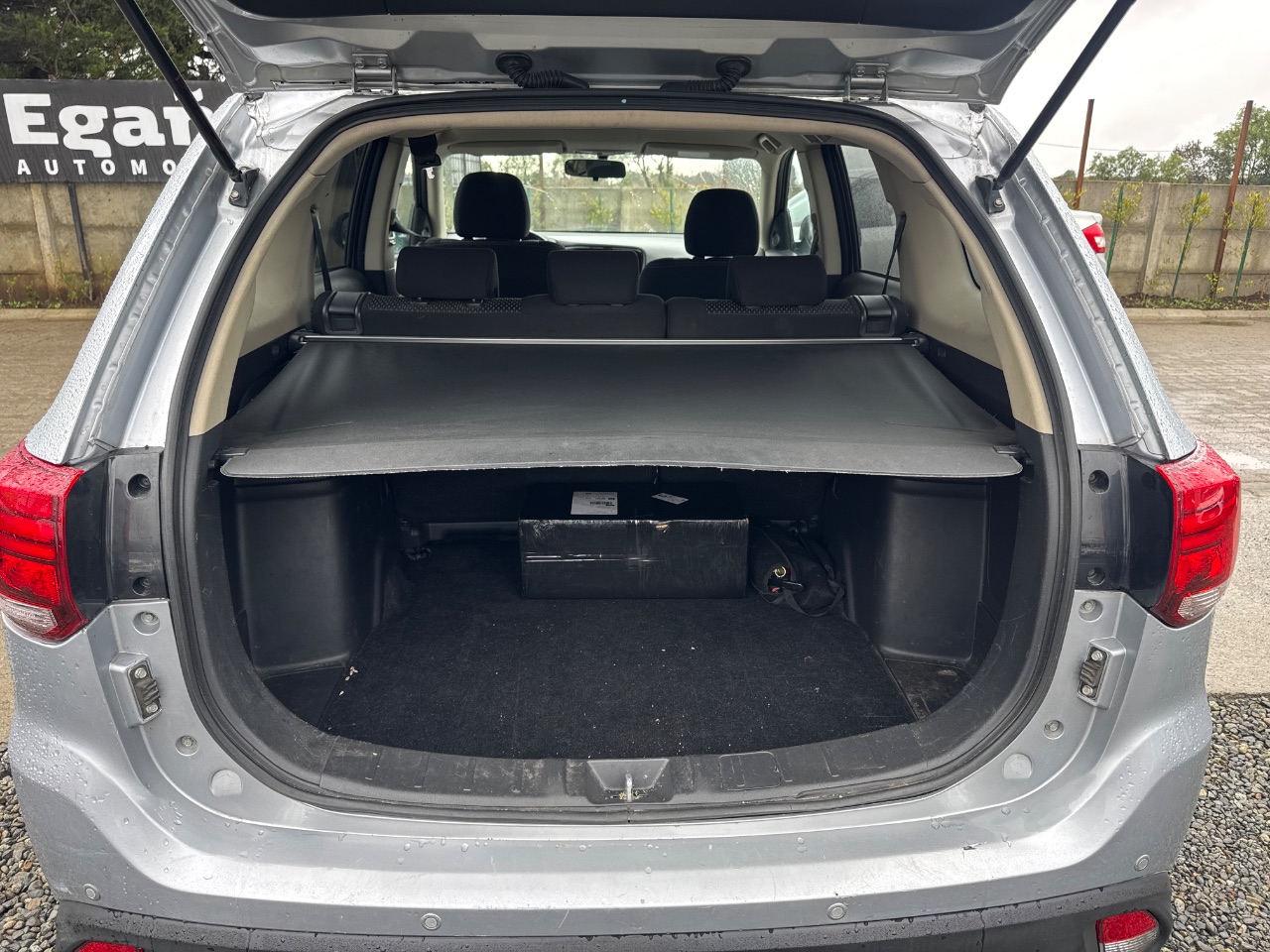 Mitsubishi Outlander — foto 9 de 12
