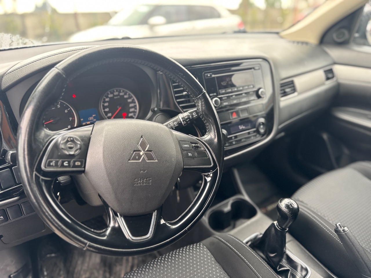 Mitsubishi Outlander — foto 12 de 12