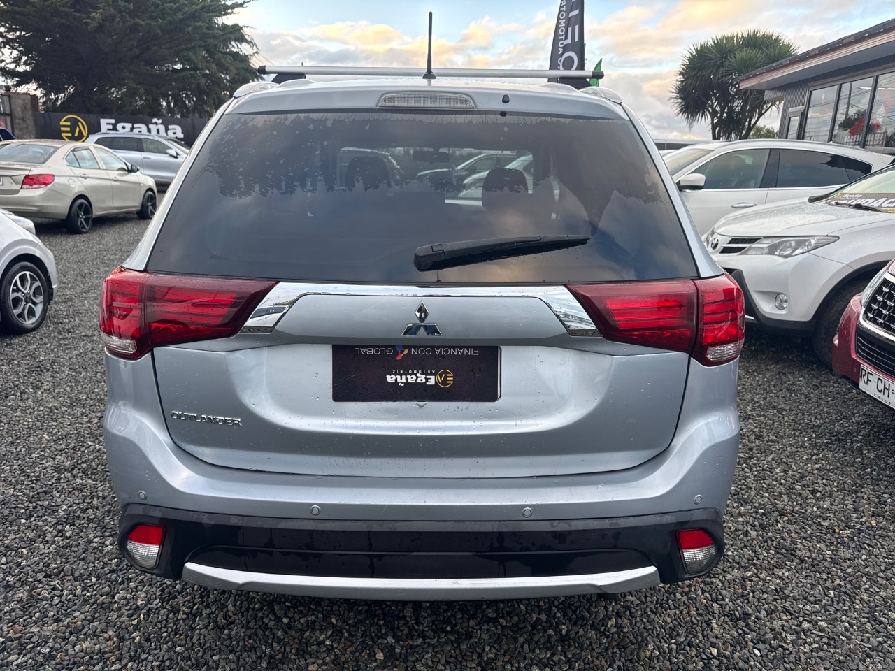 Mitsubishi Outlander — foto 7 de 12