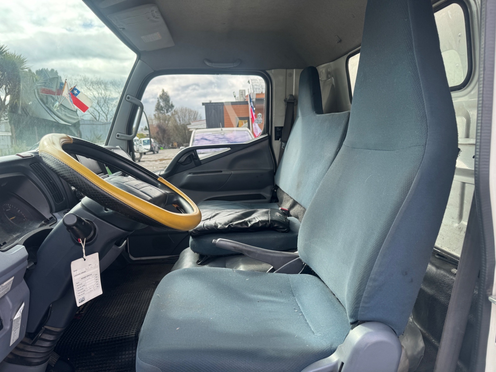 Mitsubishi Fuso Fuso Canter — foto 8 de 11