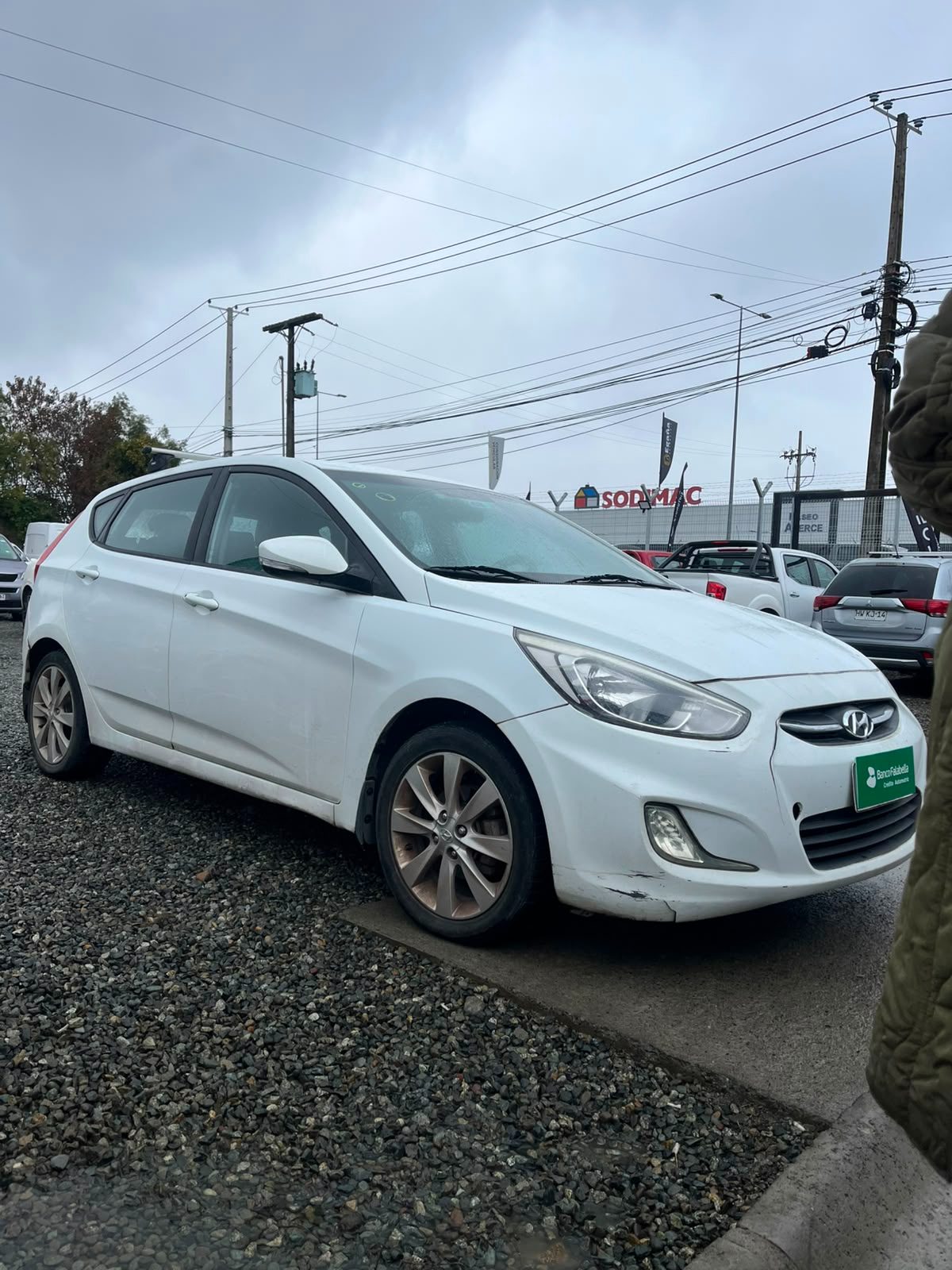 Hyundai Accent 1.4 Ac — foto 3 de 9