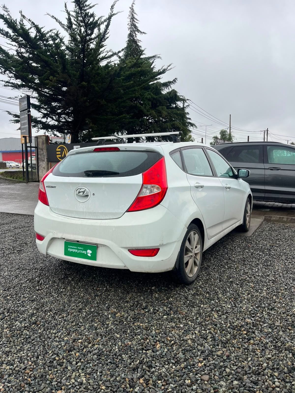 Hyundai Accent 1.4 Ac — foto 5 de 9