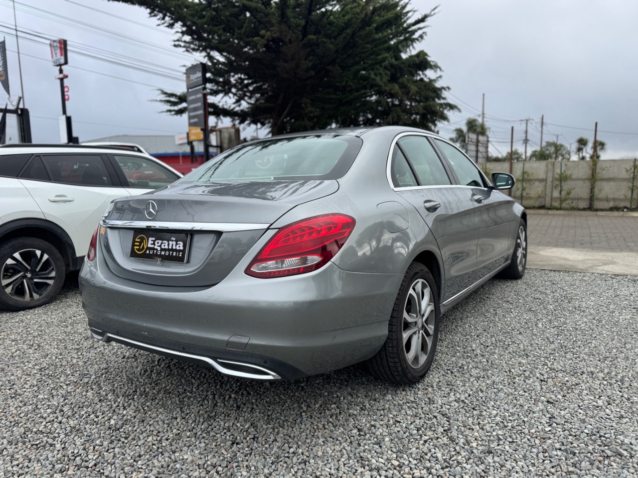 Mercedes-Benz C180 — foto 4 de 12