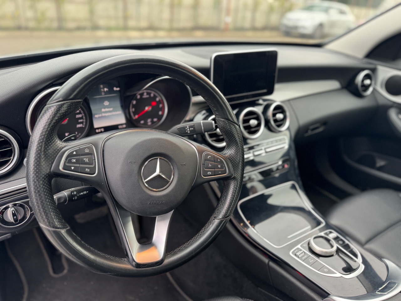 Mercedes-Benz C180 — foto 9 de 12