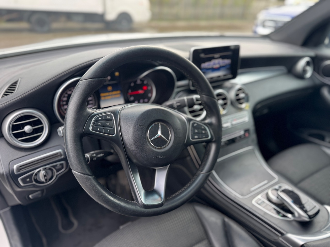 Mercedes-Benz Glc250 — foto 10 de 15
