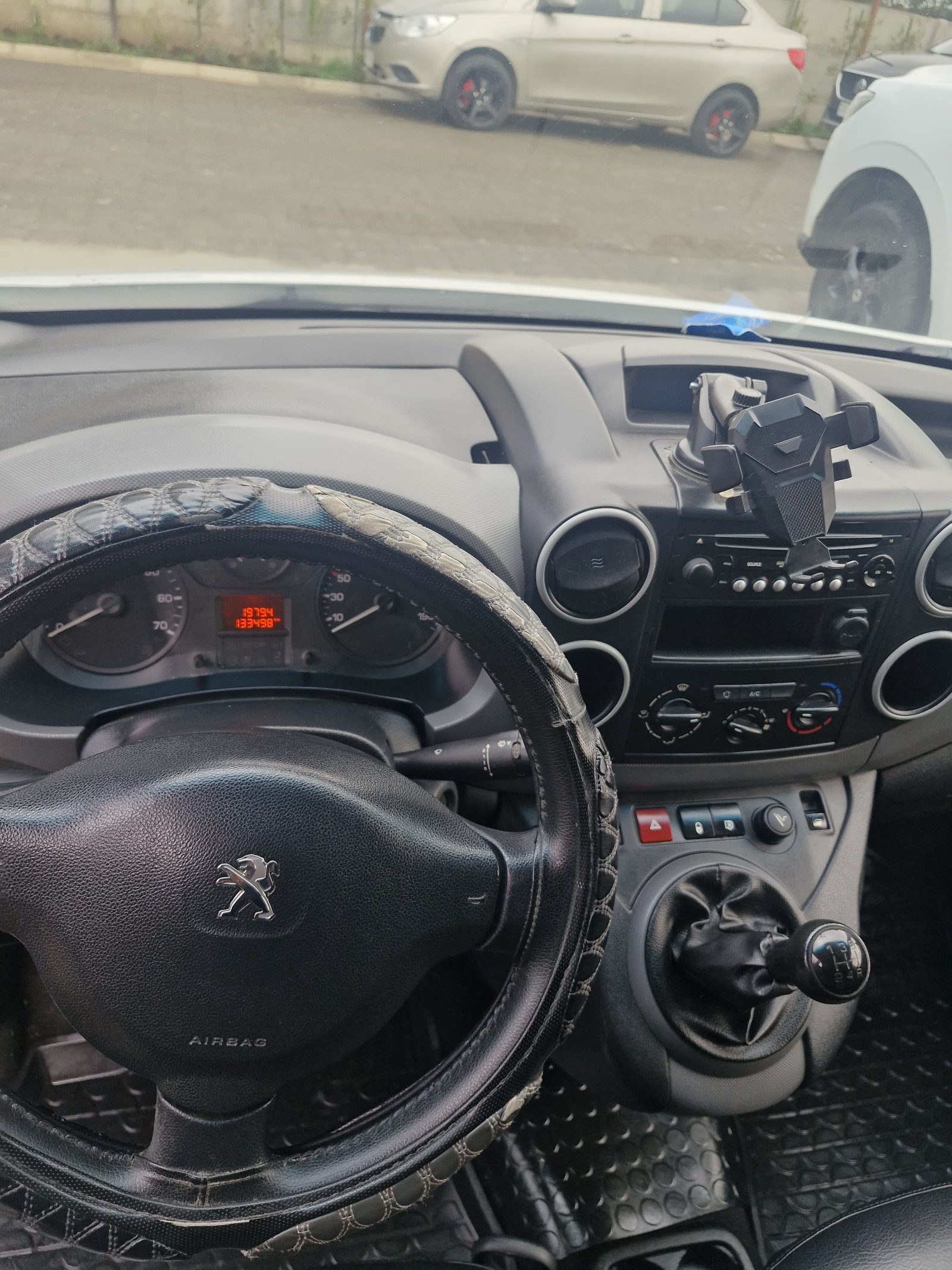 Peugeot Partner — foto 10 de 13