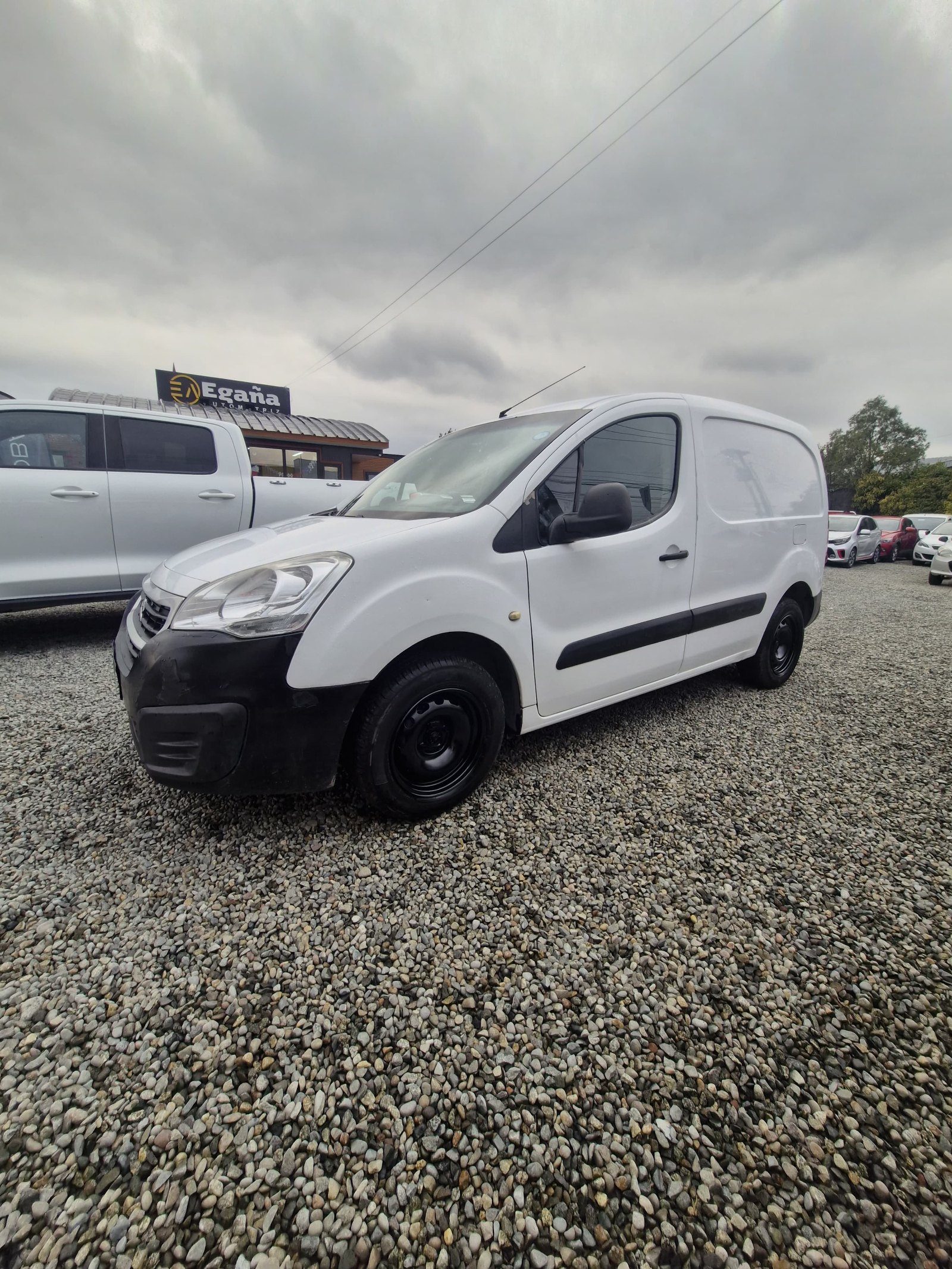 Peugeot Partner — foto 11 de 13