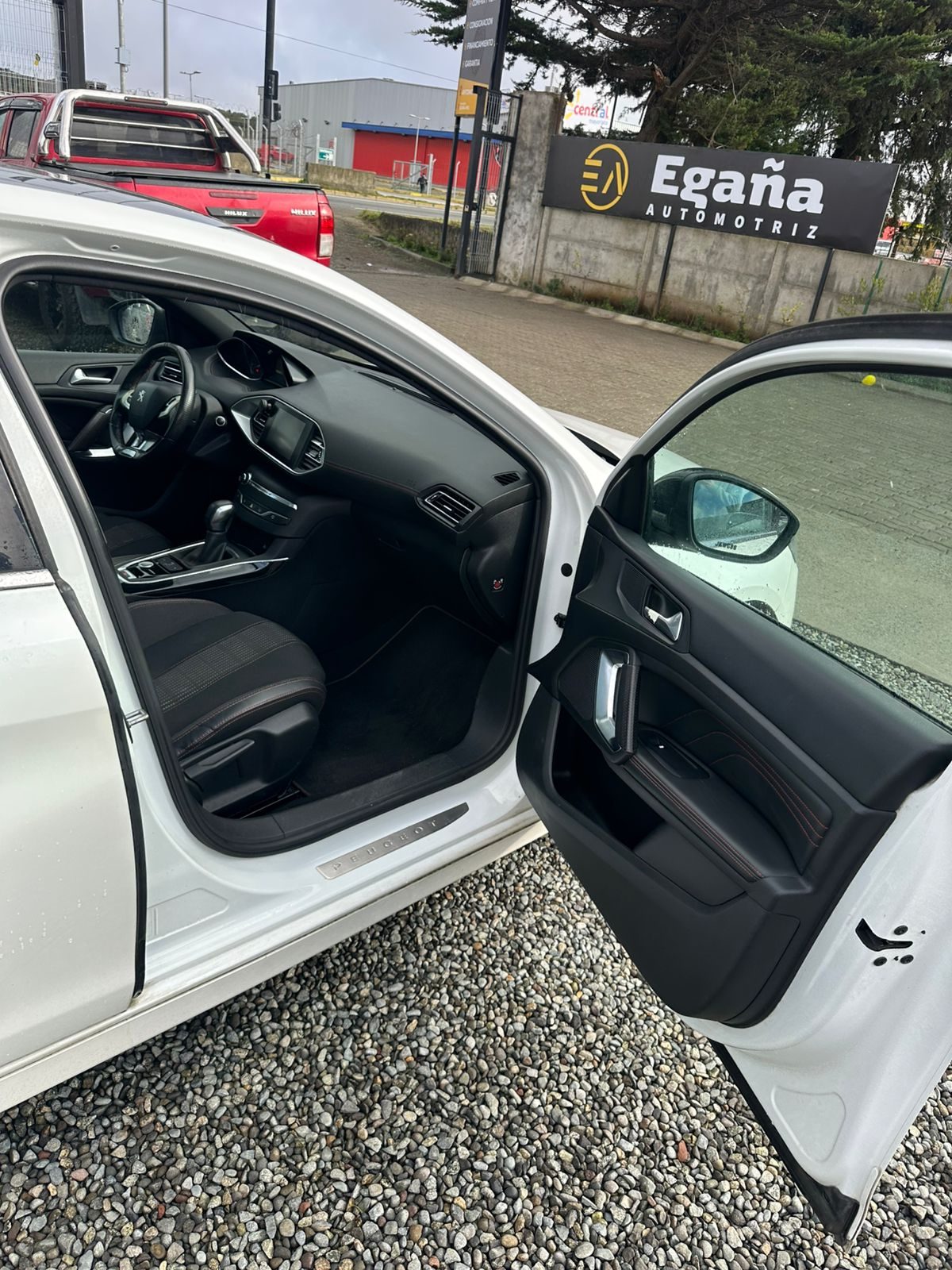 Peugeot 308 — foto 15 de 15