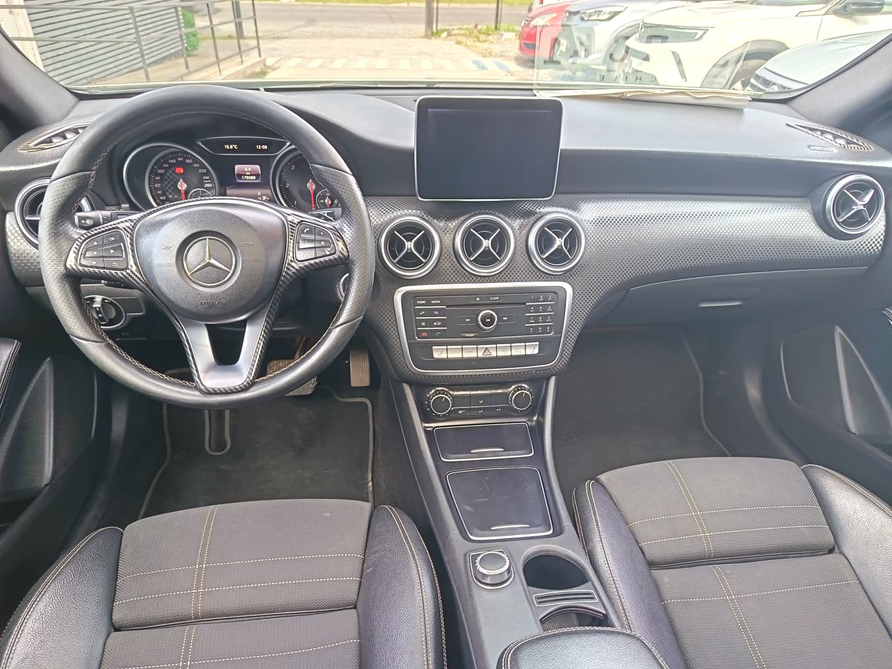 Mercedes-Benz A200D — foto 11 de 15