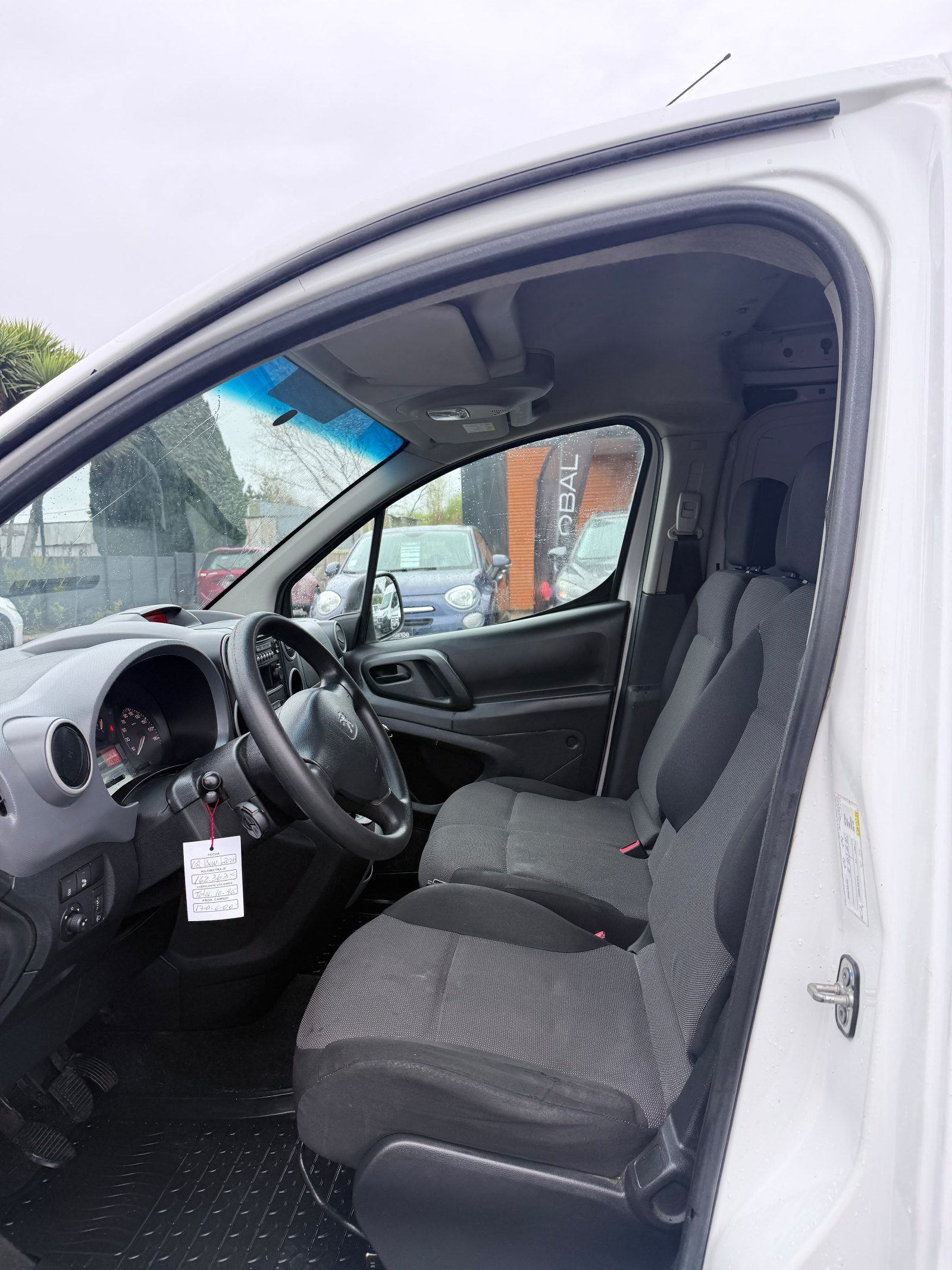 Peugeot Partner — foto 13 de 15