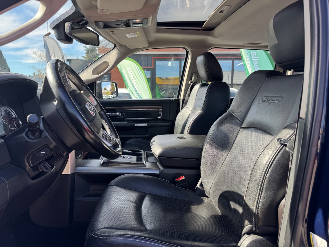 RAM 1500 Laramie — foto 7 de 13