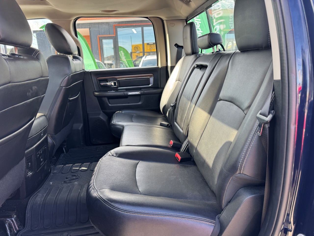 RAM 1500 Laramie — foto 8 de 13