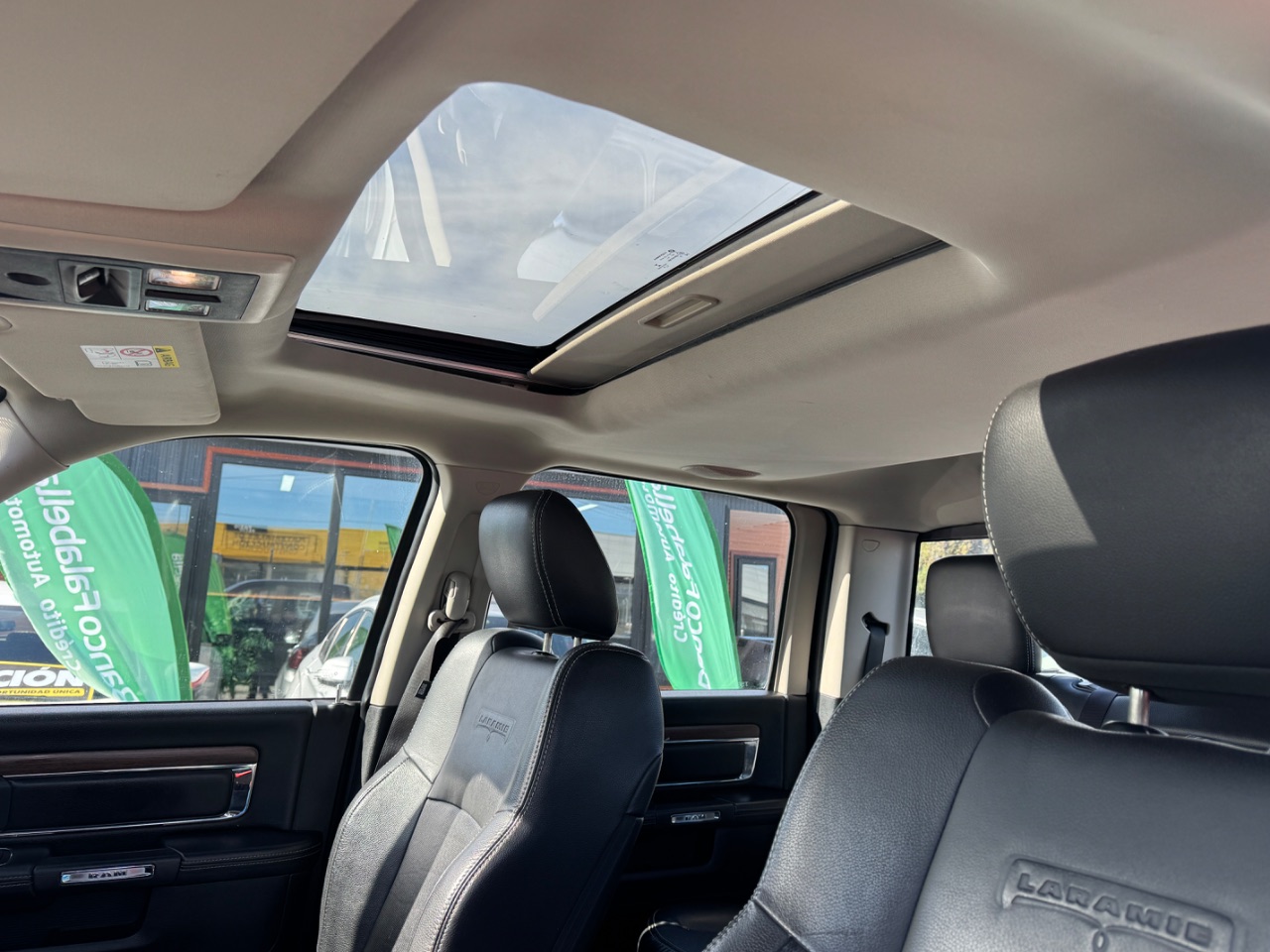 RAM 1500 Laramie — foto 9 de 13