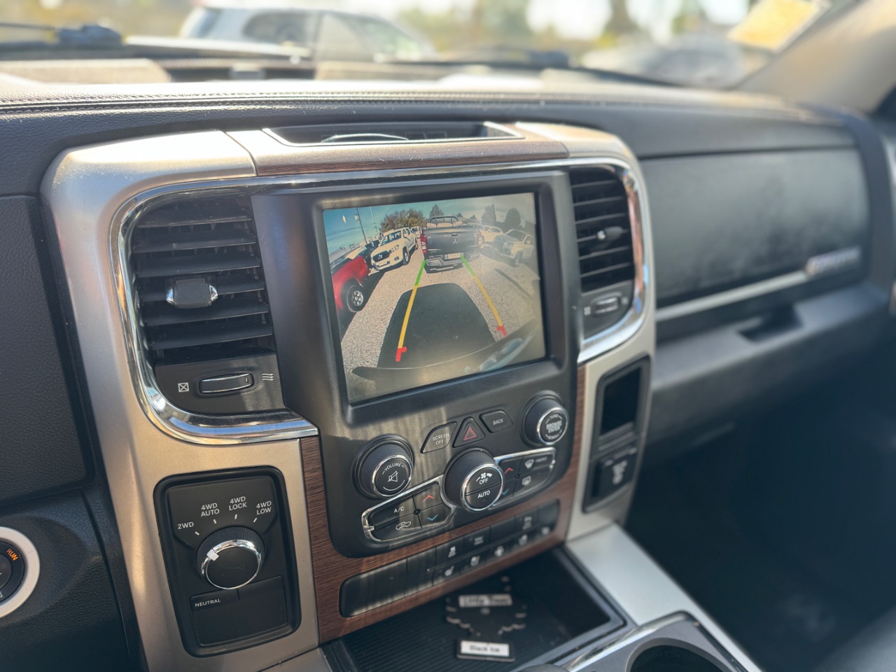 RAM 1500 Laramie — foto 10 de 13