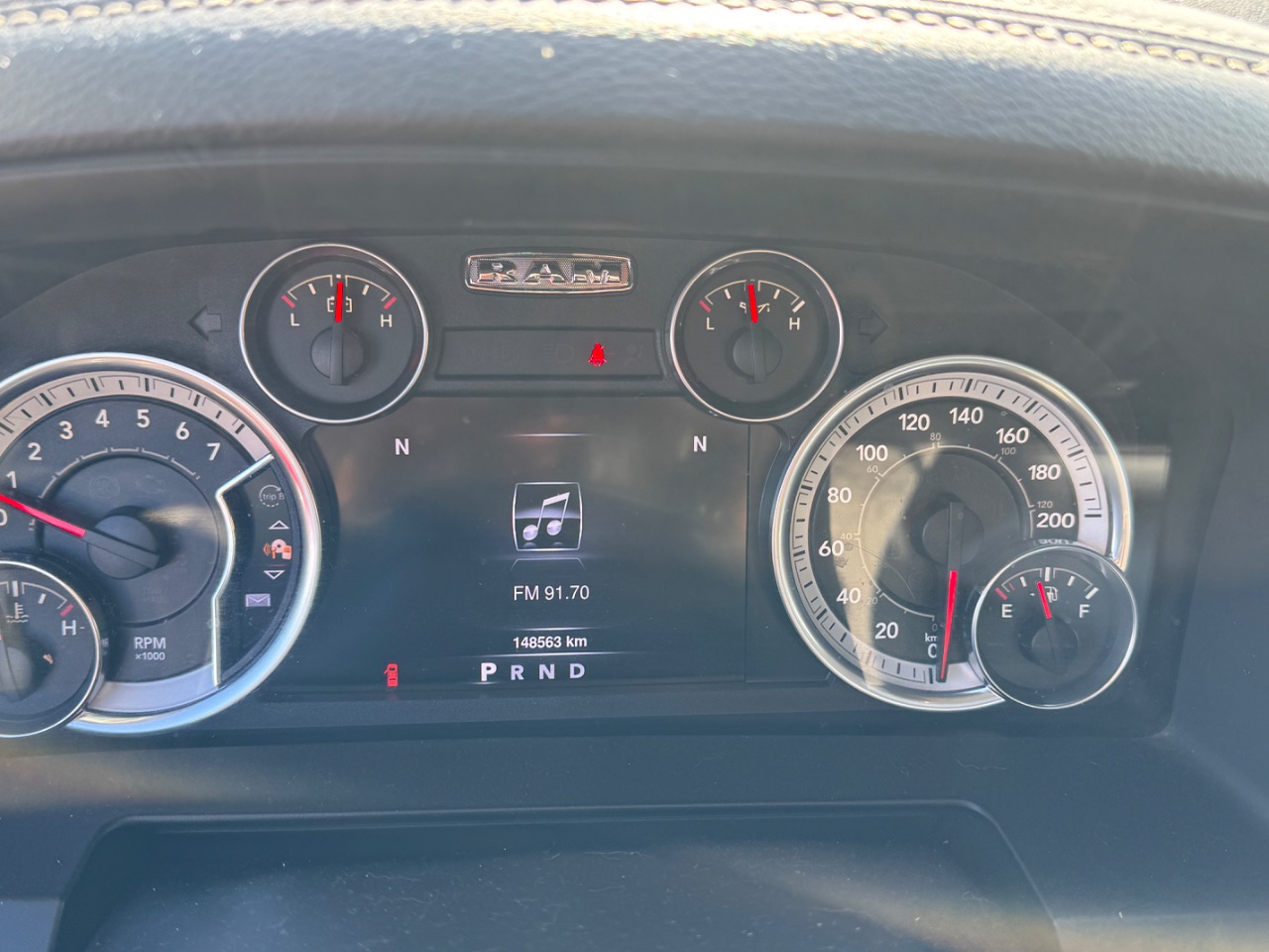 RAM 1500 Laramie — foto 11 de 13