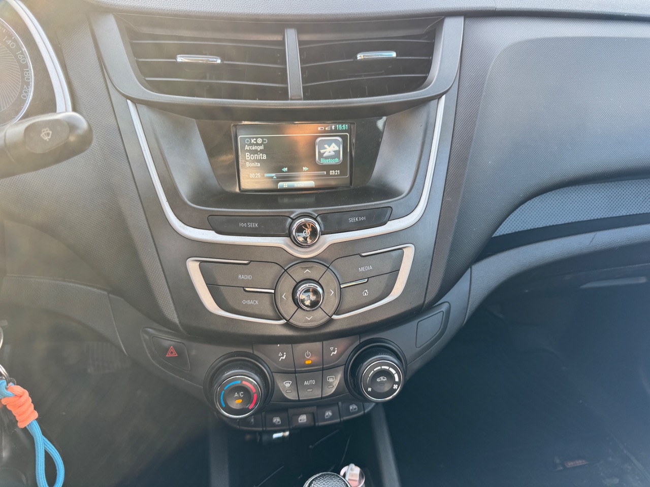 Chevrolet Sail — foto 10 de 14