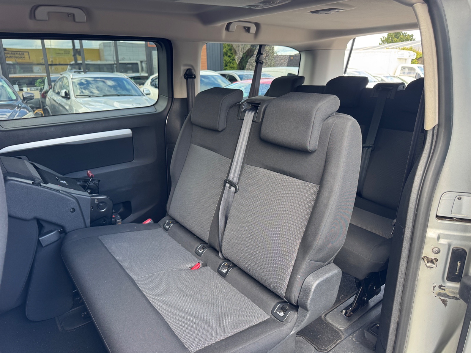 Peugeot Traveller — foto 8 de 14