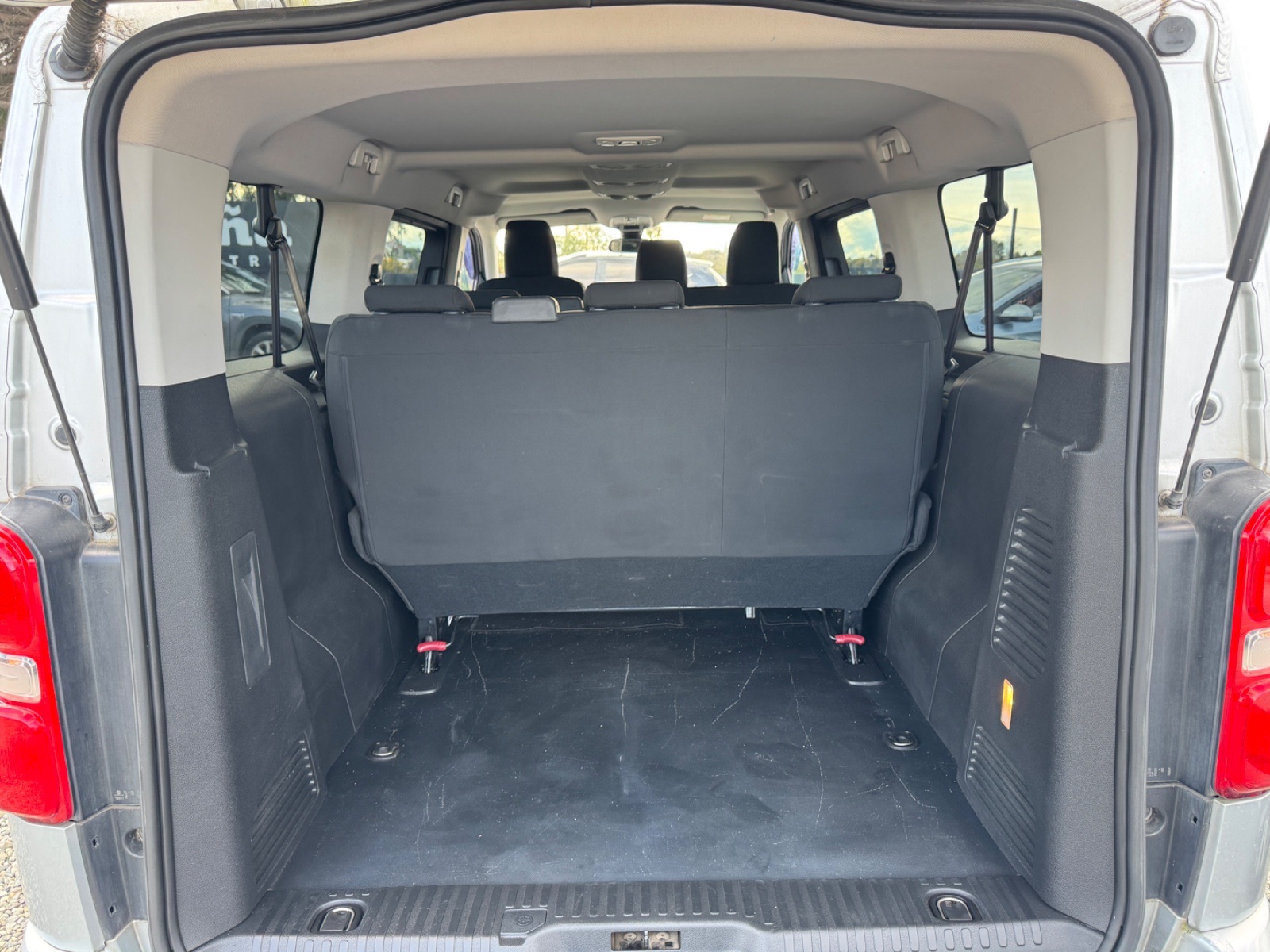 Peugeot Traveller — foto 9 de 14