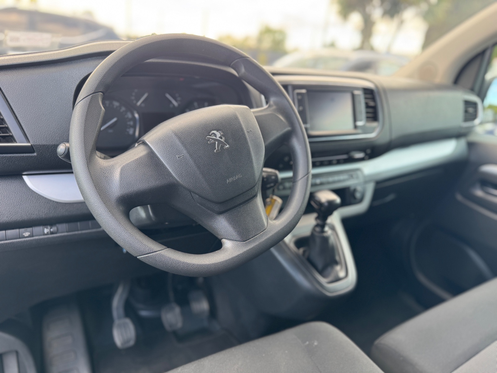 Peugeot Traveller — foto 10 de 14