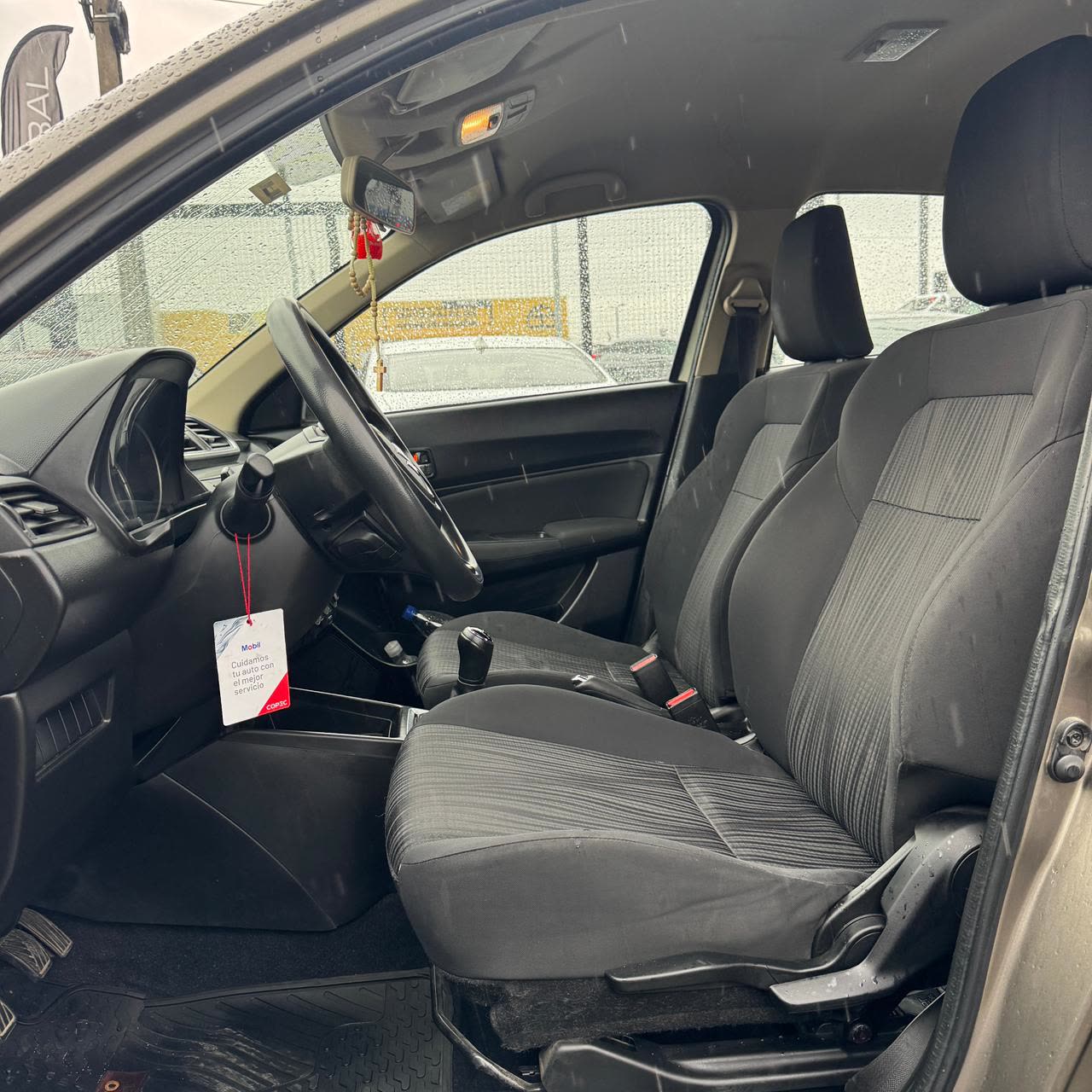 Suzuki Dzire — foto 5 de 11