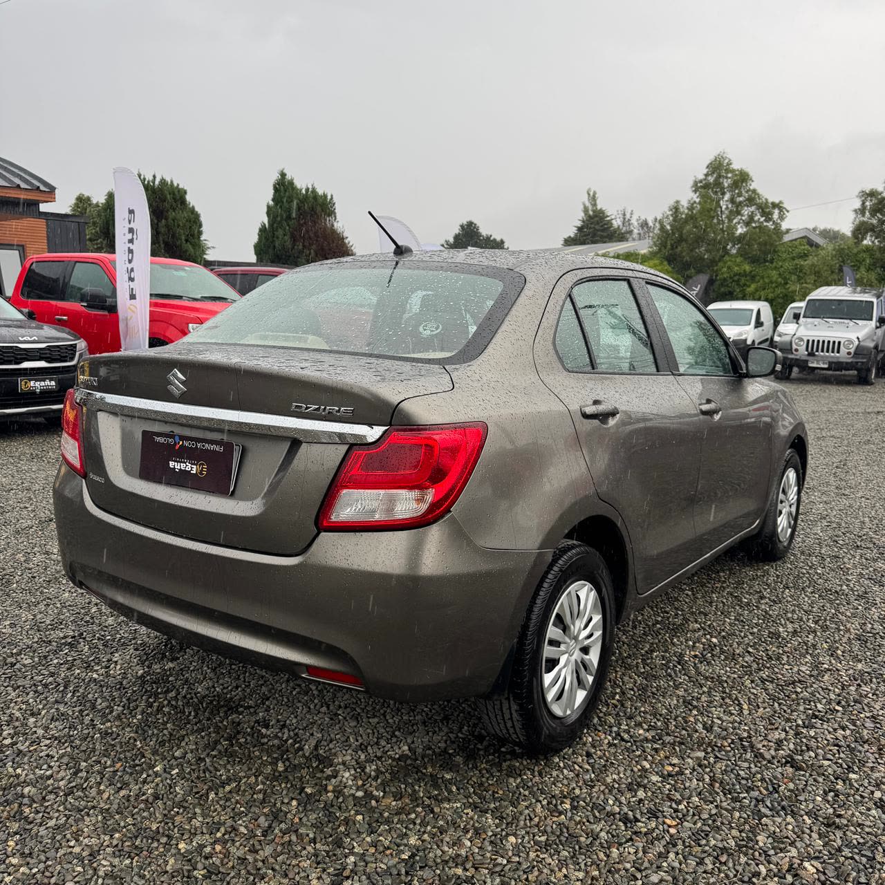 Suzuki Dzire — foto 6 de 11