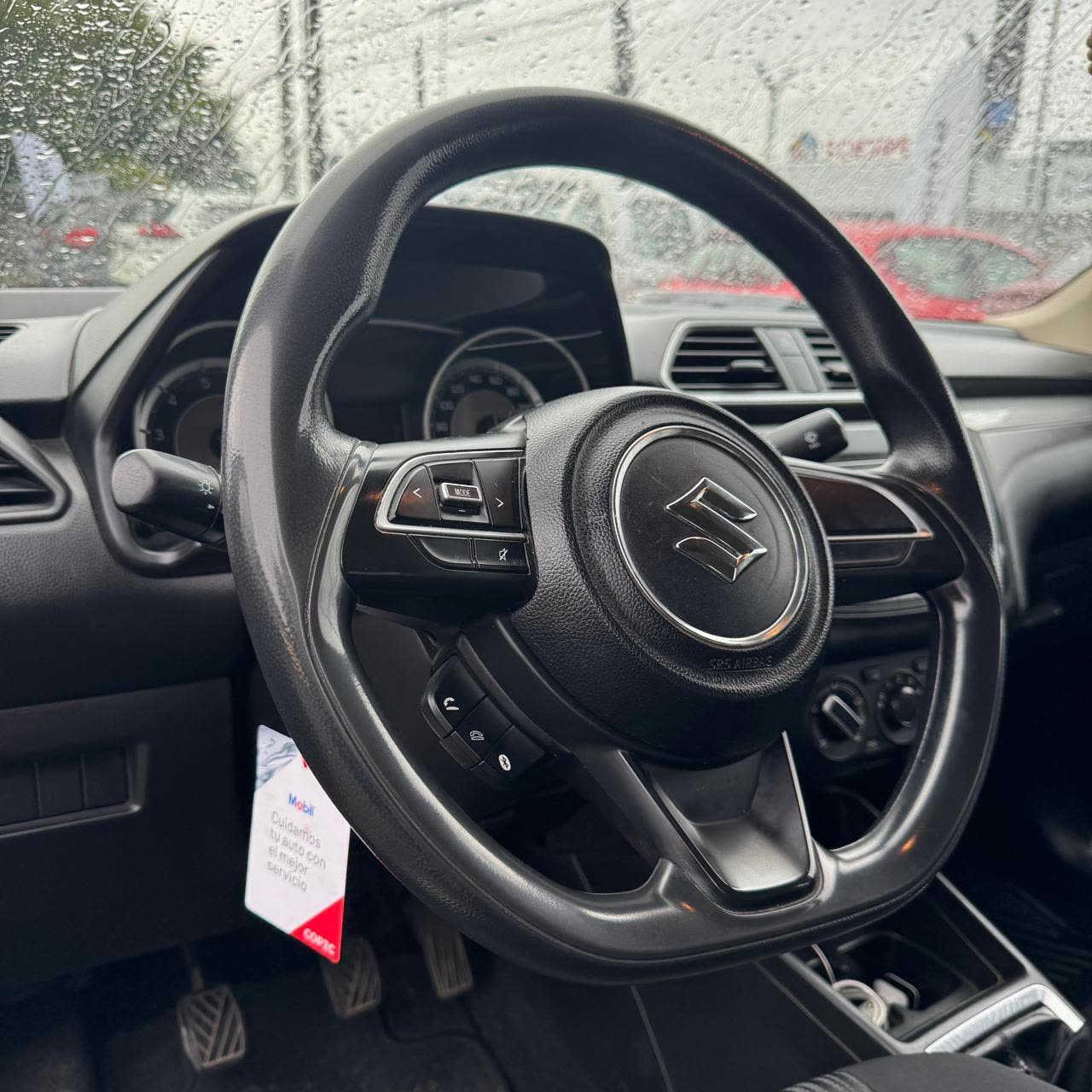 Suzuki Dzire — foto 8 de 11