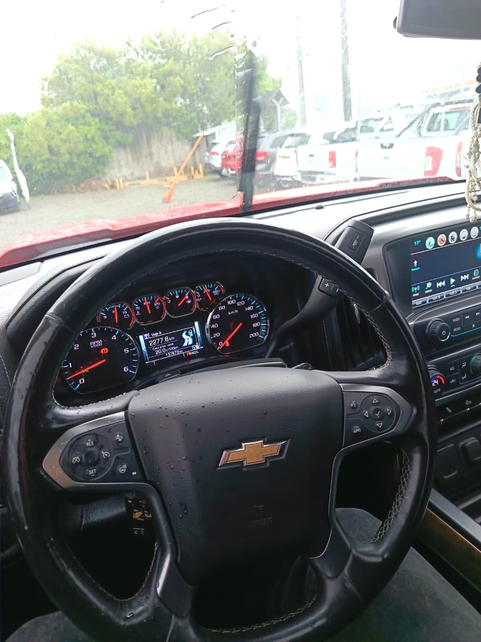 Chevrolet Silverado — foto 12 de 13